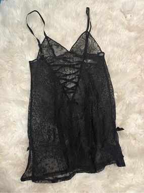 Victoria’s Secret black lace slip size S‎